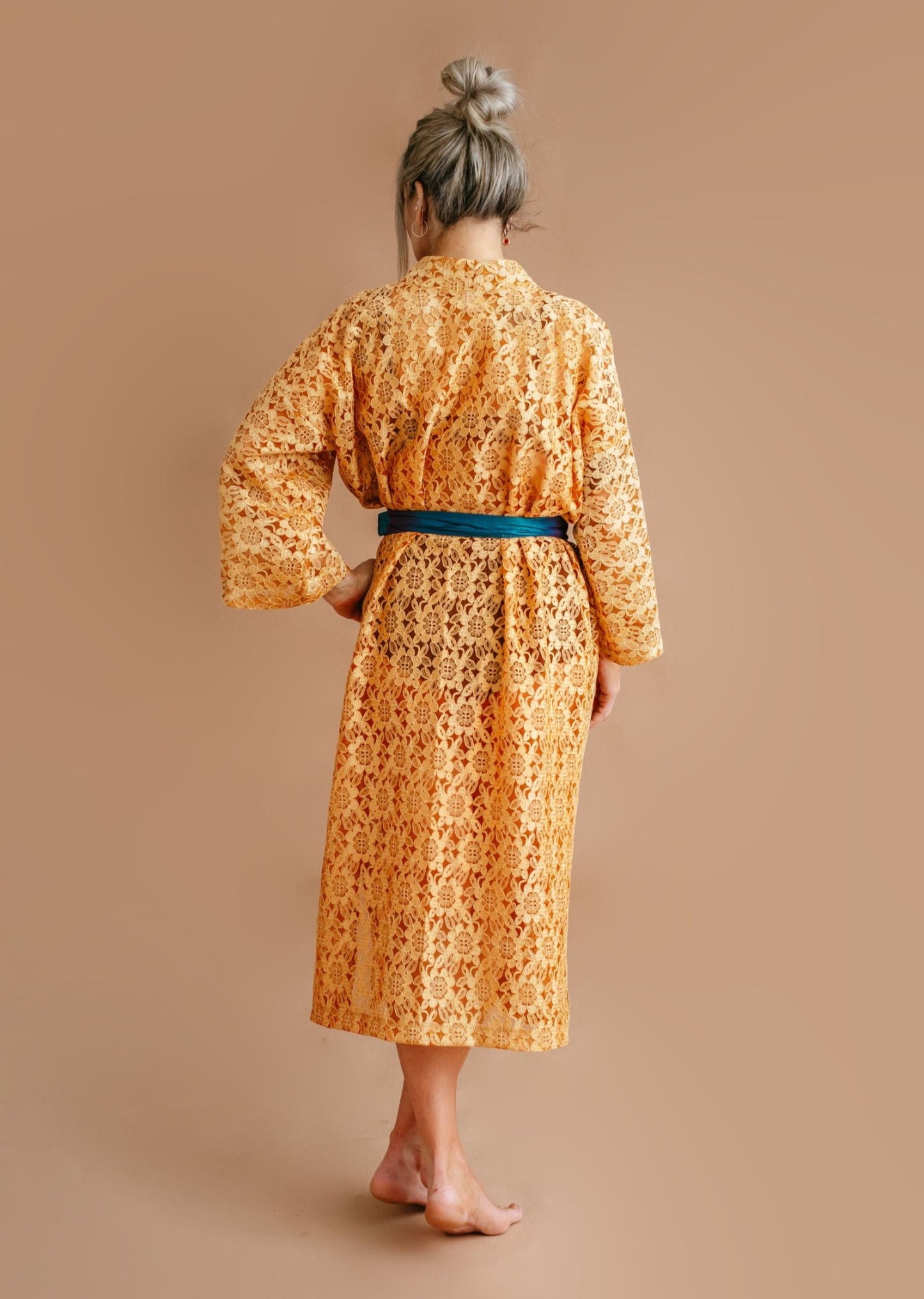 Kollane pitsist kimono - Kuldniit