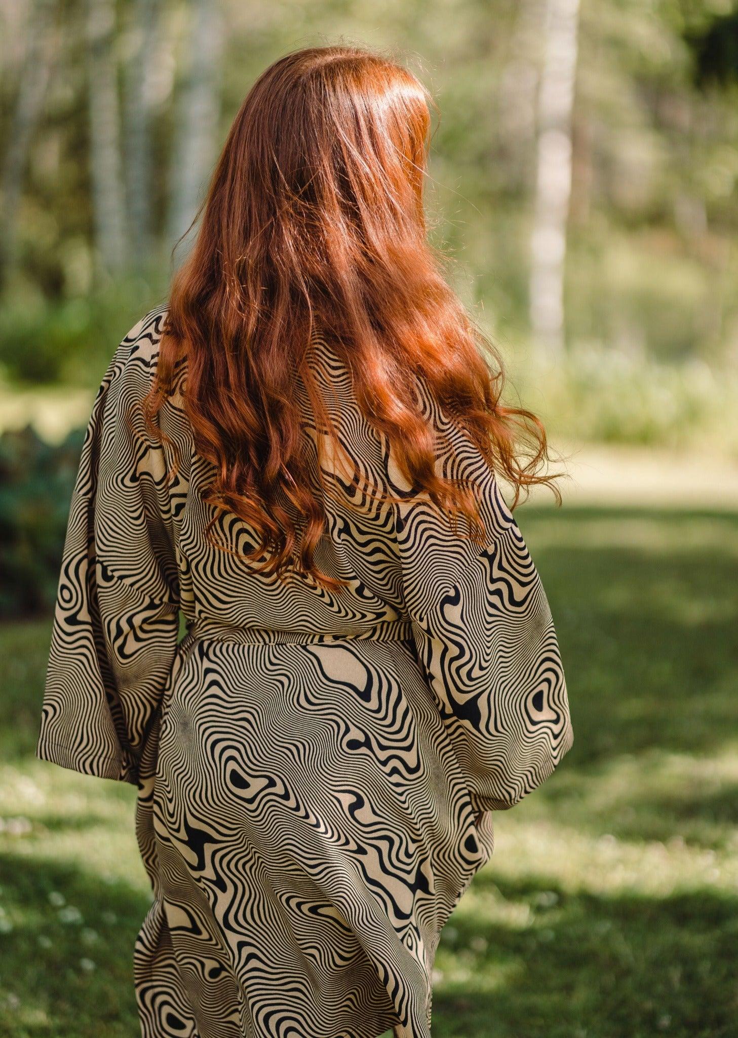 Pruunikas kimono - Pilt 3